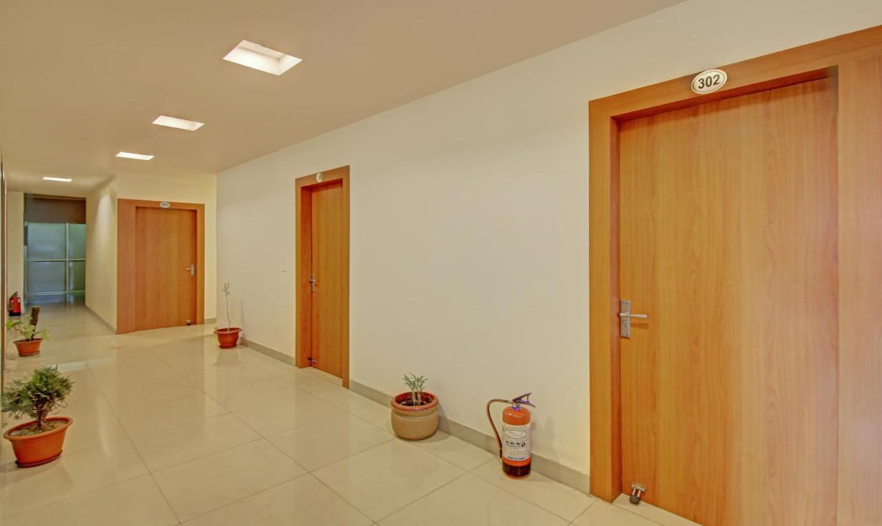 Отель Treebo Tms Residency Нью-Дели Экстерьер фото